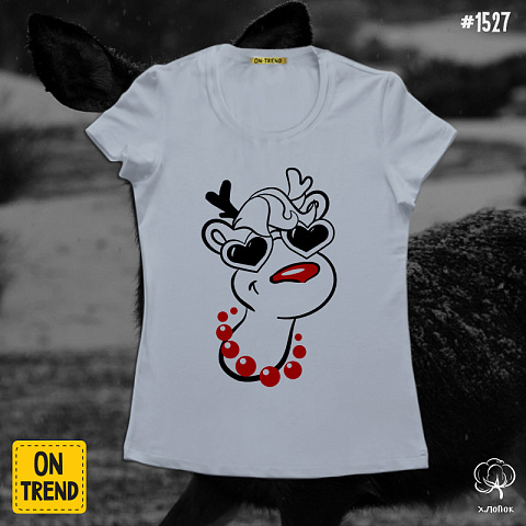 картинка Женская футболка "Модный олень" магазин  ON-TREND являющийся производителем одежды из хлопка высшего качества