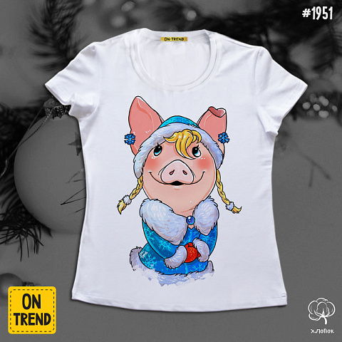 картинка Женская футболка "Свинка - снегурочка" магазин  ON-TREND являющийся производителем одежды из хлопка высшего качества